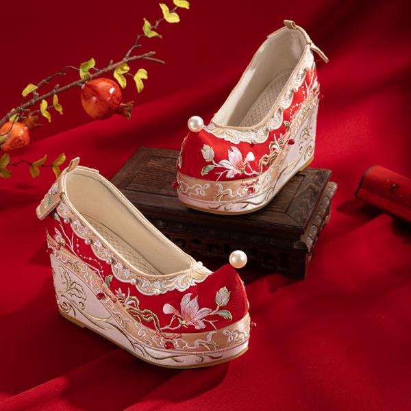 【靴1足】漢服靴　花柄刺繍 刺繍靴 チャイナ靴 結婚式漢服シューズ 厚底靴 レディース
