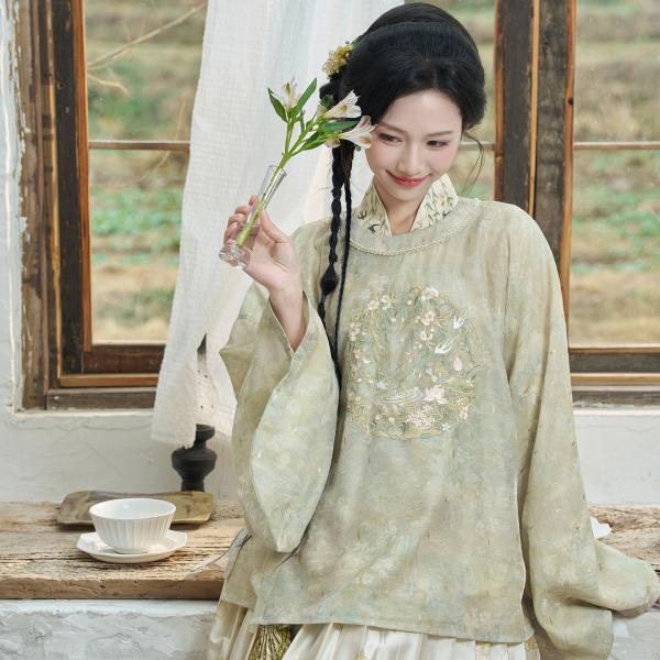 烫金（型押しホイル加工）＆刺繍入り 明式漢服 　十三余[燕衔枝]