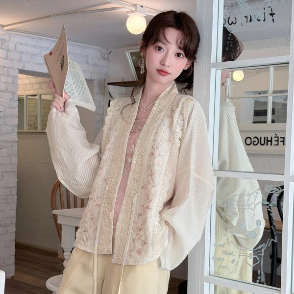 テンセルの対襟トップスとベージュの刺繍デニムワイドパンツ　十三余[雪芽]