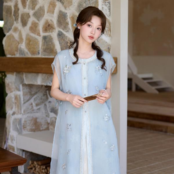 花柄刺繍漢服 ベスト+スカート　十三余小豆蔻儿[花庭雾]
