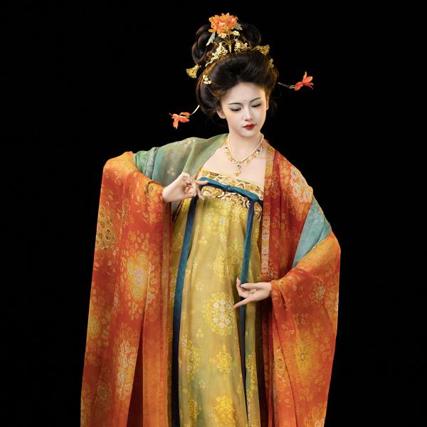 漢服復元・唐制　山迟【灼华】
