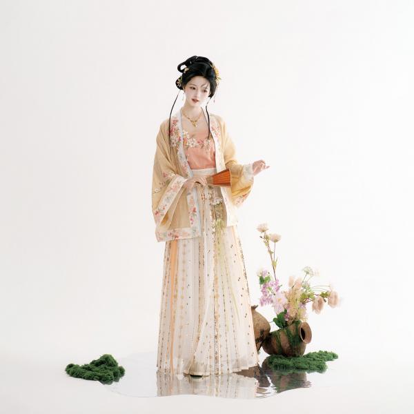 宋制漢服　花柄刺繍　静还决 鹅梨暖香